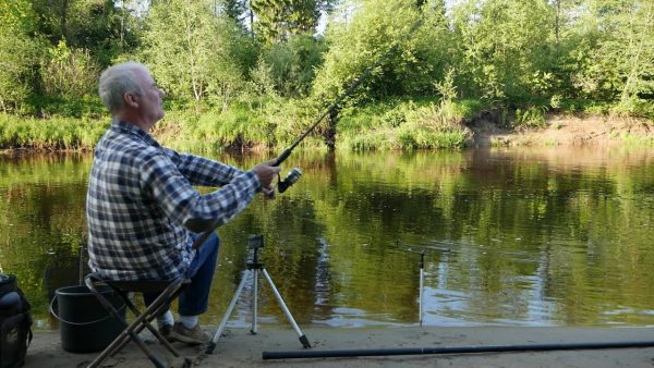 ВИДЕО: Рыбалка на реке Дубна в мае. Ловля фидером на течении. Район Вербилок.