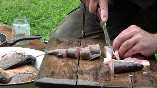 ВИДЕО: Разделка рыбы ножом. Подготовка рыбы для готовки без костей. Делаю скоросолку из белой рыбы.